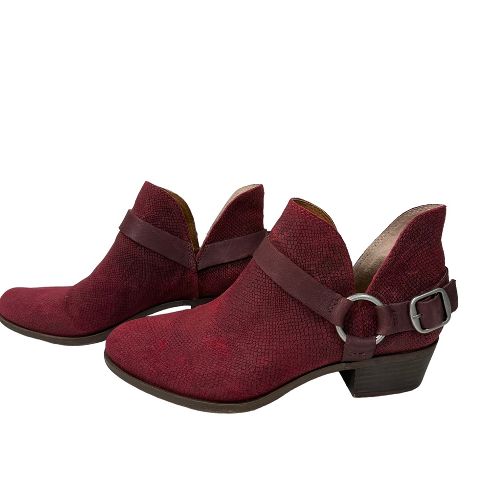 LUCKY BRAND Bernaeh Ankle Bootie Size 8M Red Buckle Cowgirl Moto Suede P…